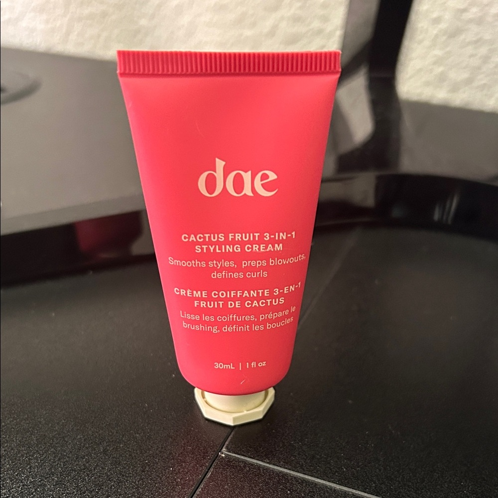 Dae Cactus Fruit 3-in-1 Styling Cream - Pink